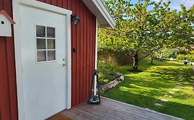 Minihus Med Stor Traedgardstomt Naera Golf Och Hav